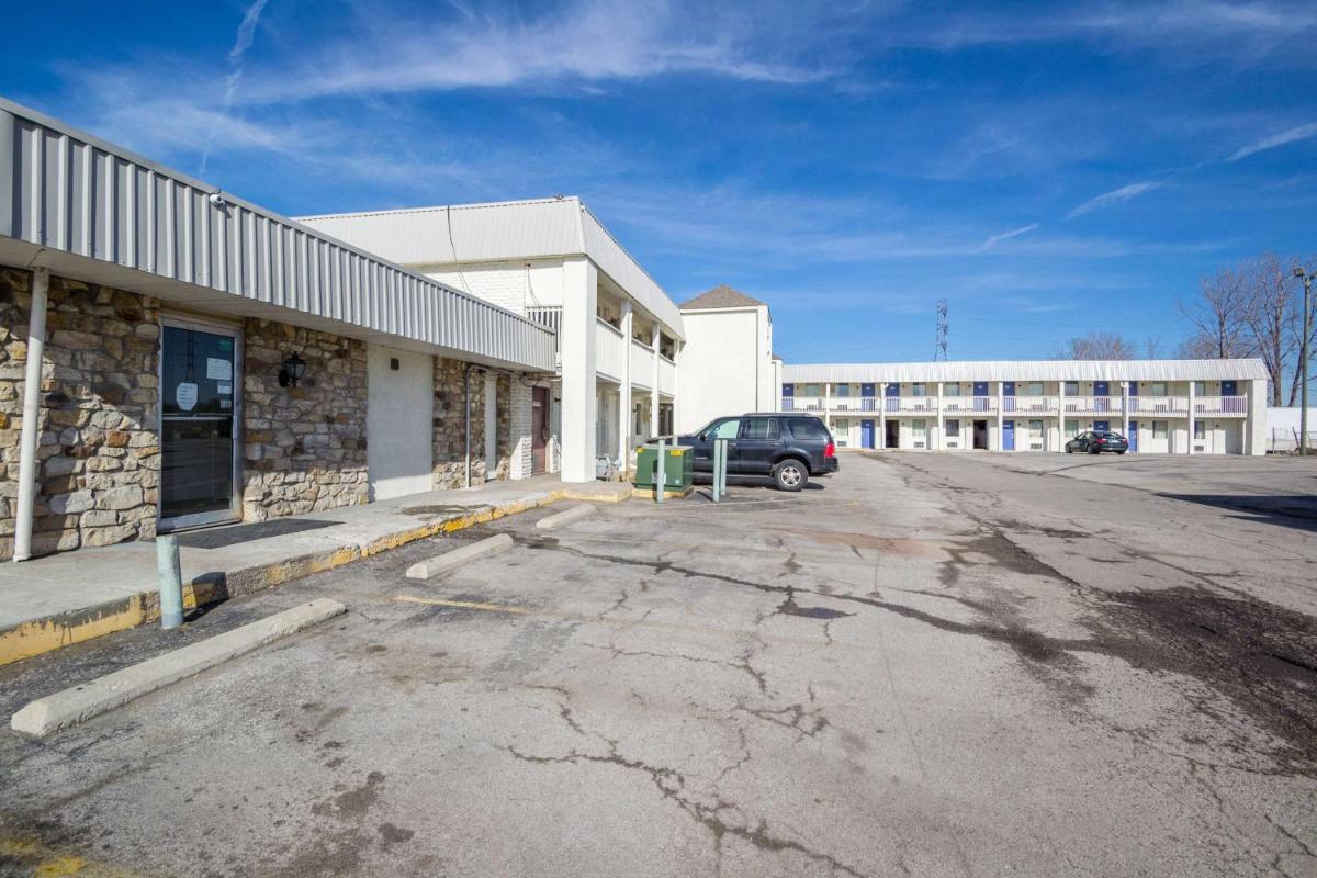 Motel 6-Indianapolis IN - South - image 3