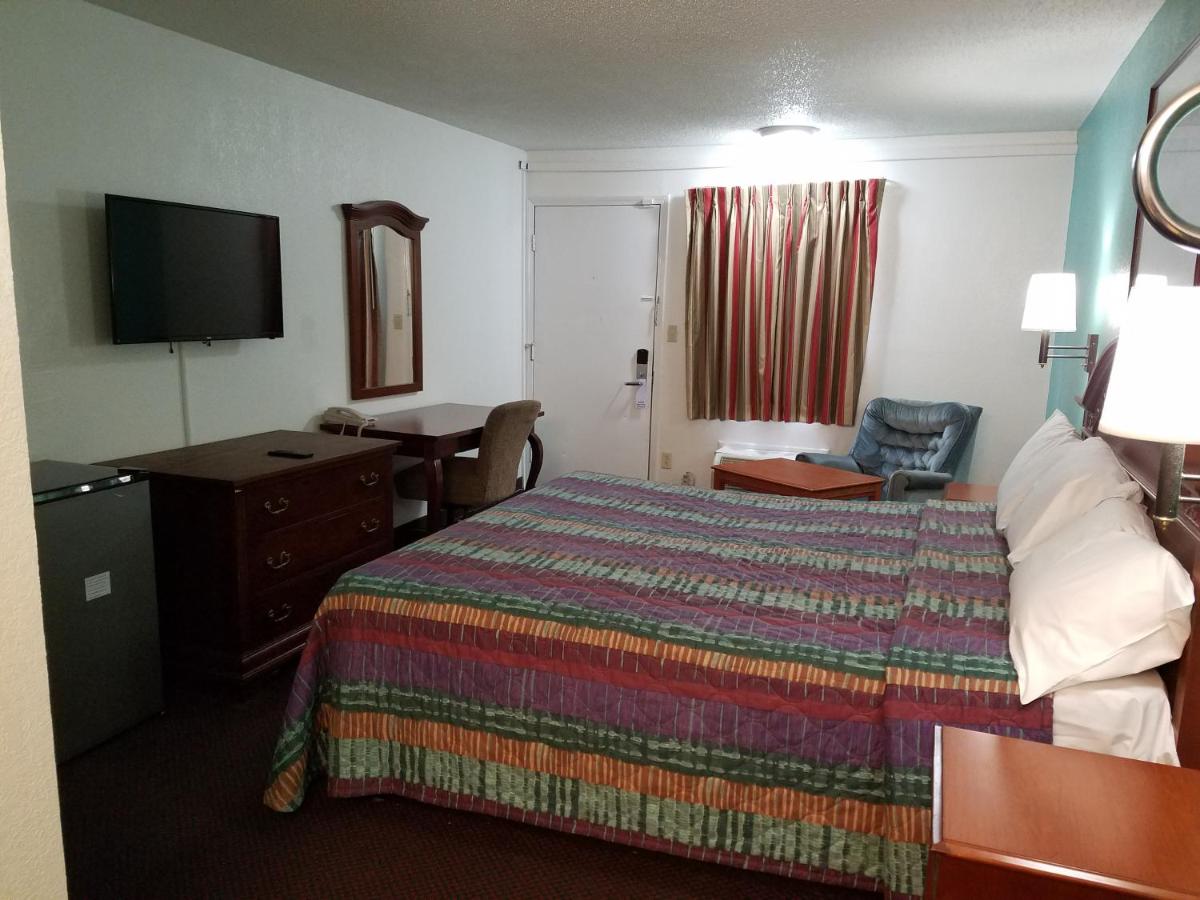 Indy Southwestern Inn-South - image 6