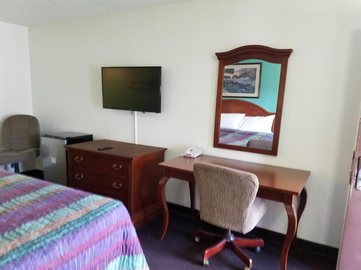 Indy Southwestern Inn-South - image 7