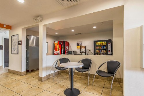 Motel 6 Indianapolis North - image 21