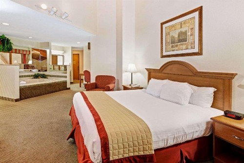 Baymont by Wyndham Indianapolis - image 11