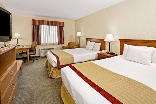 Baymont by Wyndham Indianapolis - image 13