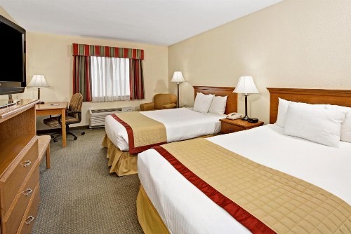 Baymont by Wyndham Indianapolis - image 2