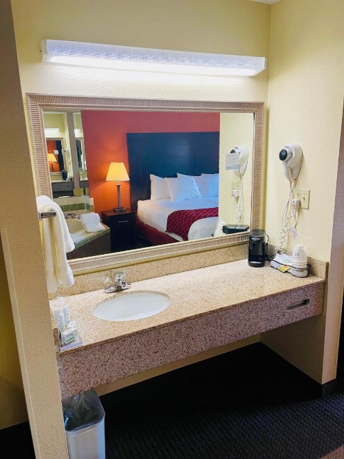 Baymont by Wyndham Indianapolis - image 29
