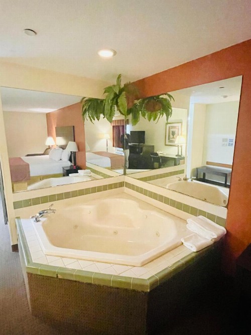 Baymont by Wyndham Indianapolis - image 39