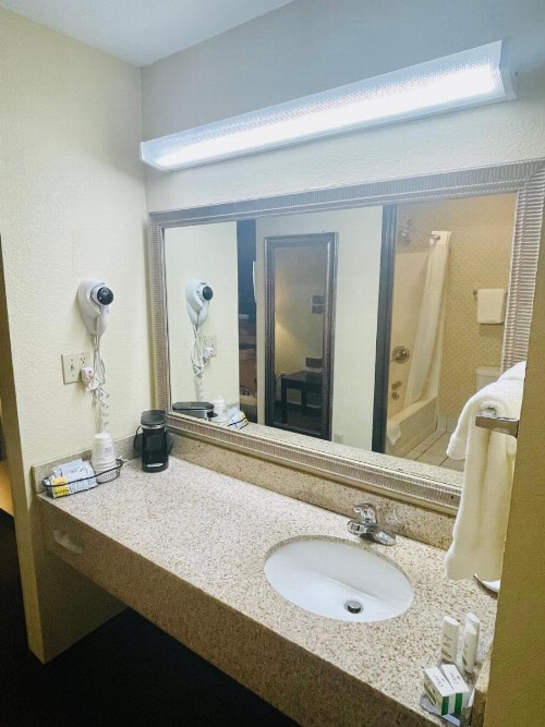 Baymont by Wyndham Indianapolis - image 41