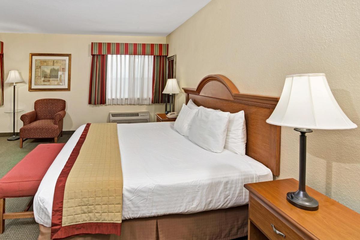 Baymont by Wyndham Indianapolis - image 6