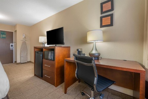 Comfort Inn & Suites North at the Pyramids - image 19