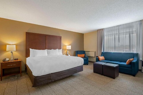 Comfort Inn & Suites North at the Pyramids - image 36