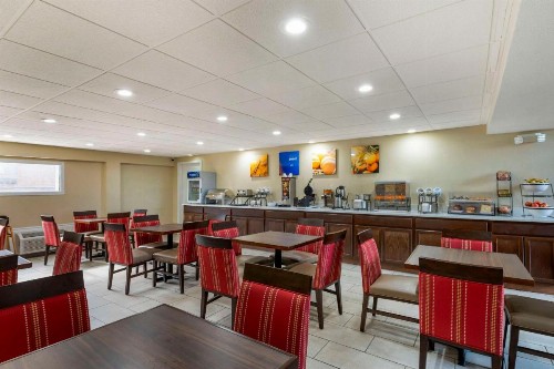 Comfort Inn & Suites North at the Pyramids - image 6