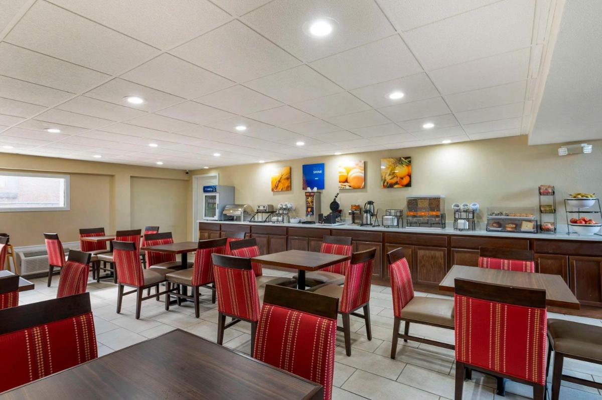 Comfort Inn & Suites North at the Pyramids - image 6