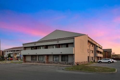 Comfort Inn & Suites North at the Pyramids - image 7