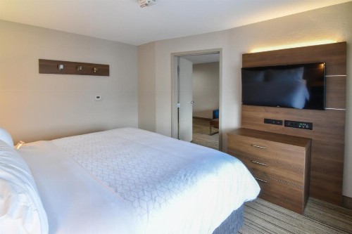 Holiday Inn Express & Suites - Indianapolis Northwest an IHG Hotel - image 10