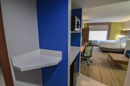 Holiday Inn Express & Suites - Indianapolis Northwest an IHG Hotel - image 7
