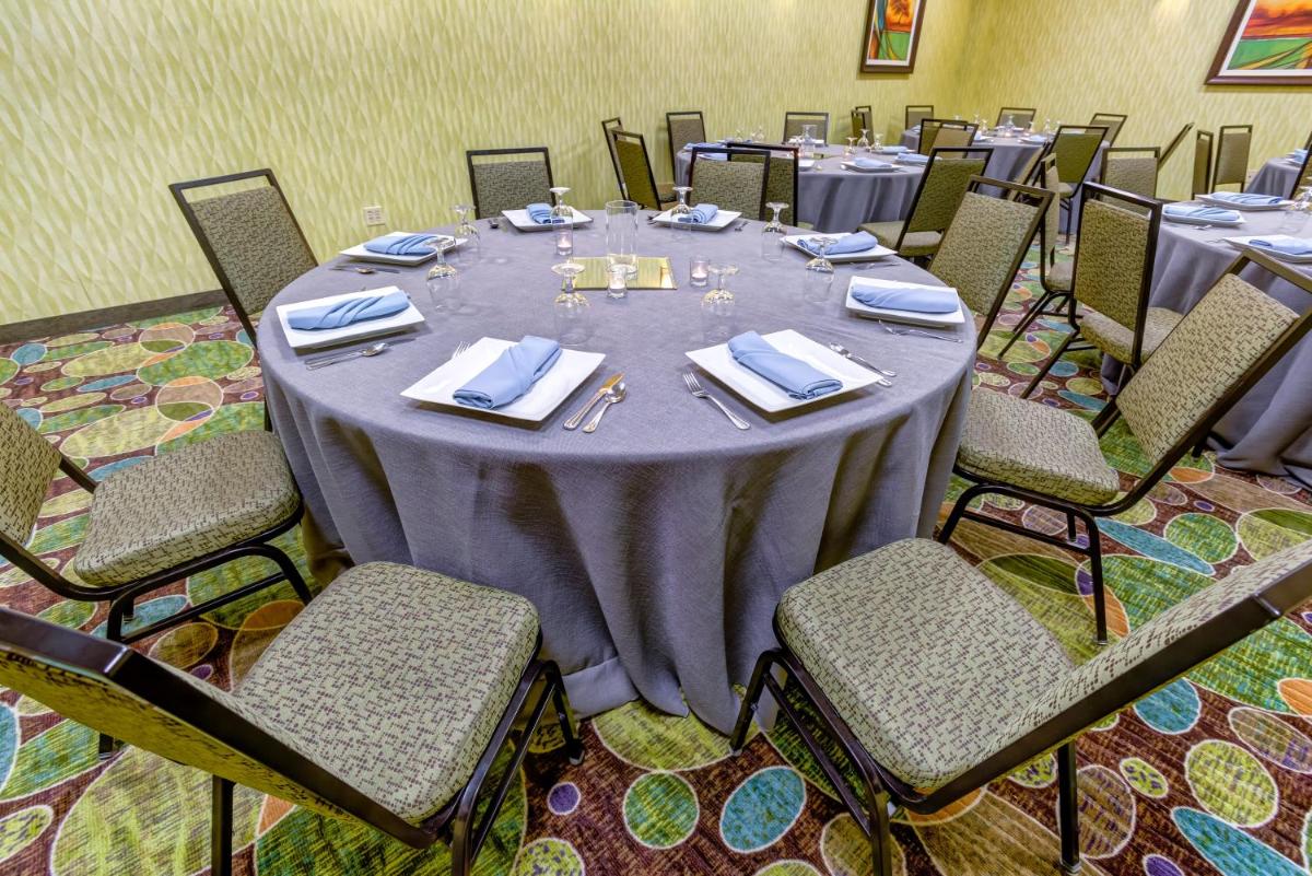 Holiday Inn Indianapolis North-Carmel an IHG Hotel - image 2