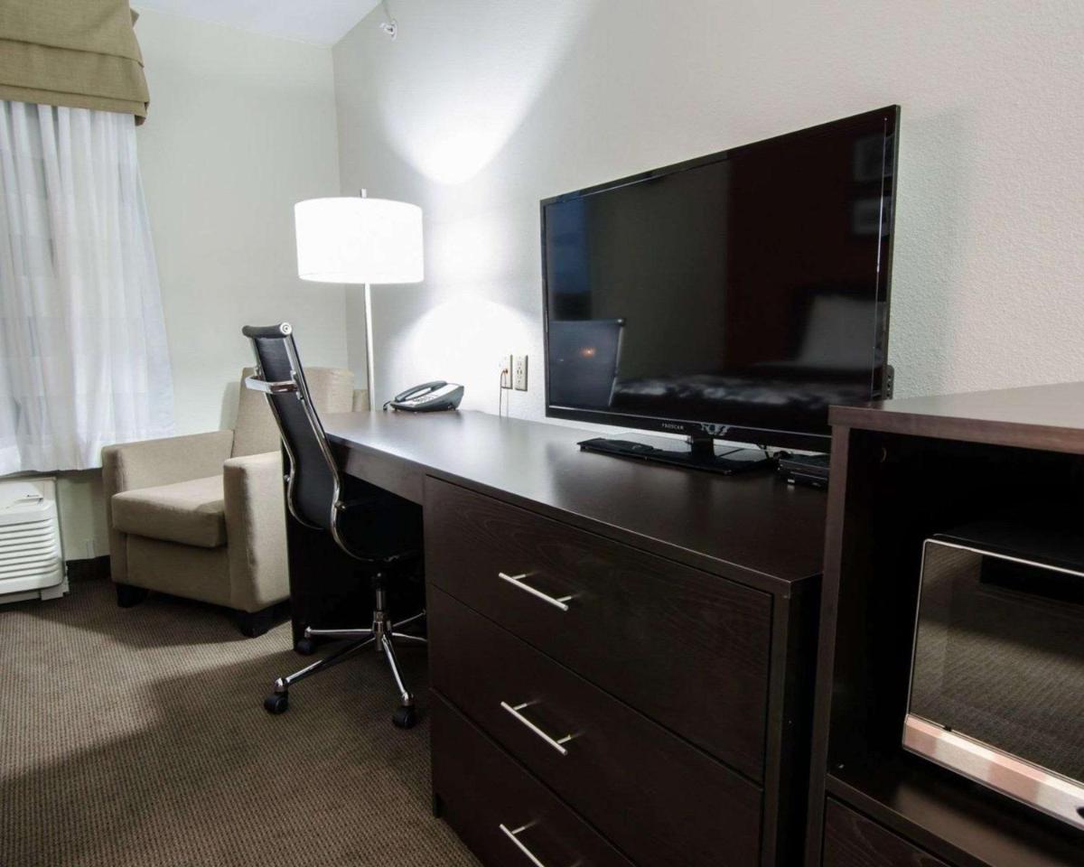 Sleep Inn & Suites And Conference Center Downtown - image 5