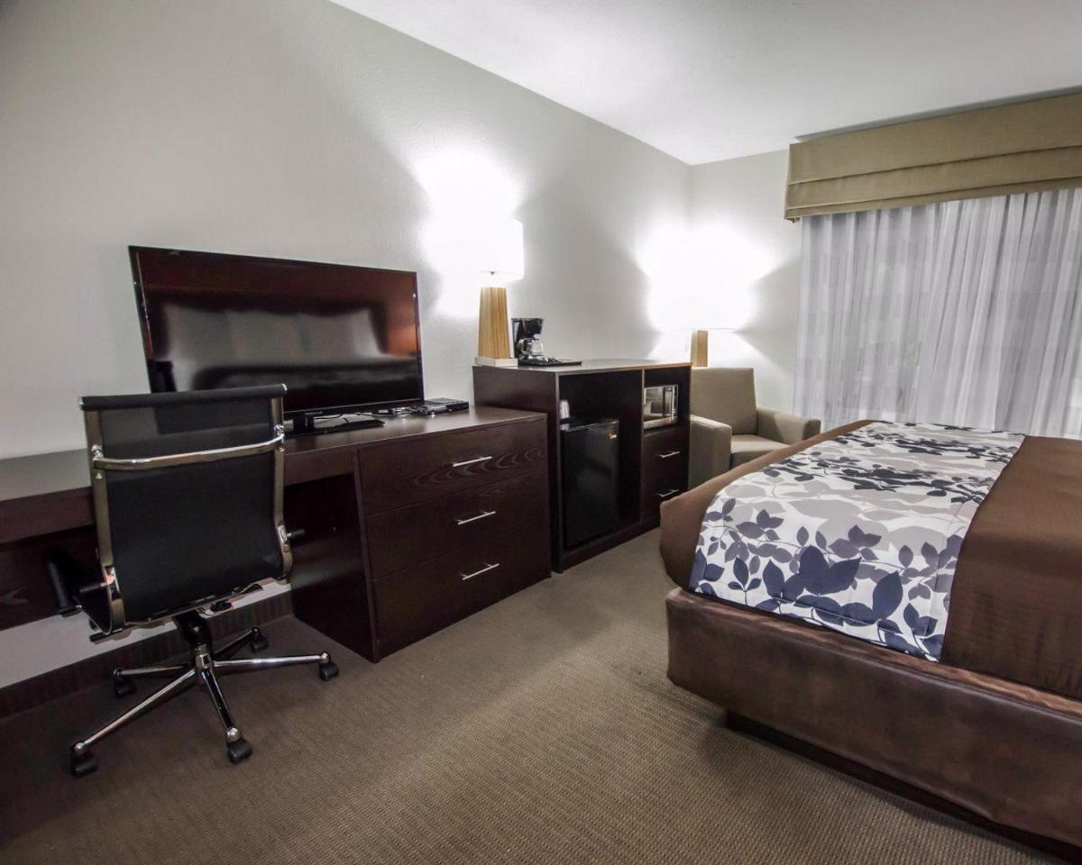 Sleep Inn & Suites And Conference Center Downtown - image 6