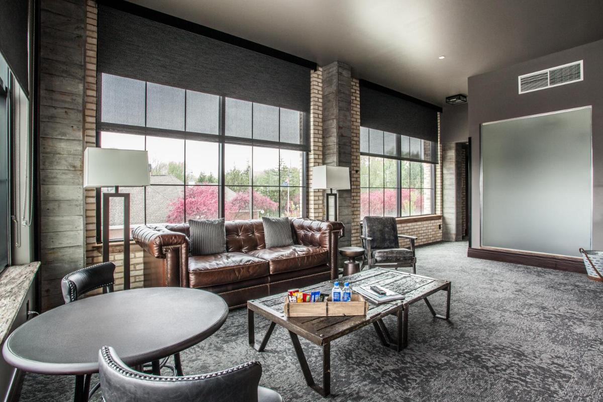 Ironworks Hotel Indy - image 4