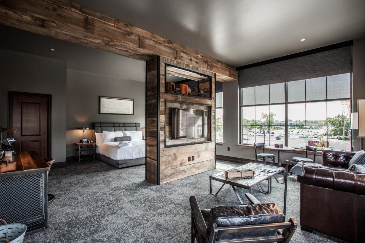 Ironworks Hotel Indy - image 5