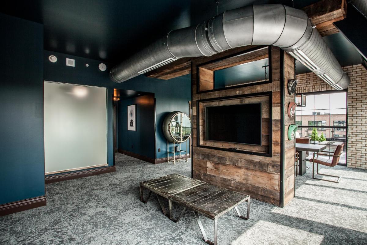 Ironworks Hotel Indy - image 6