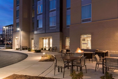 Hampton Inn & Suites Indianapolis-Keystone IN - image 2