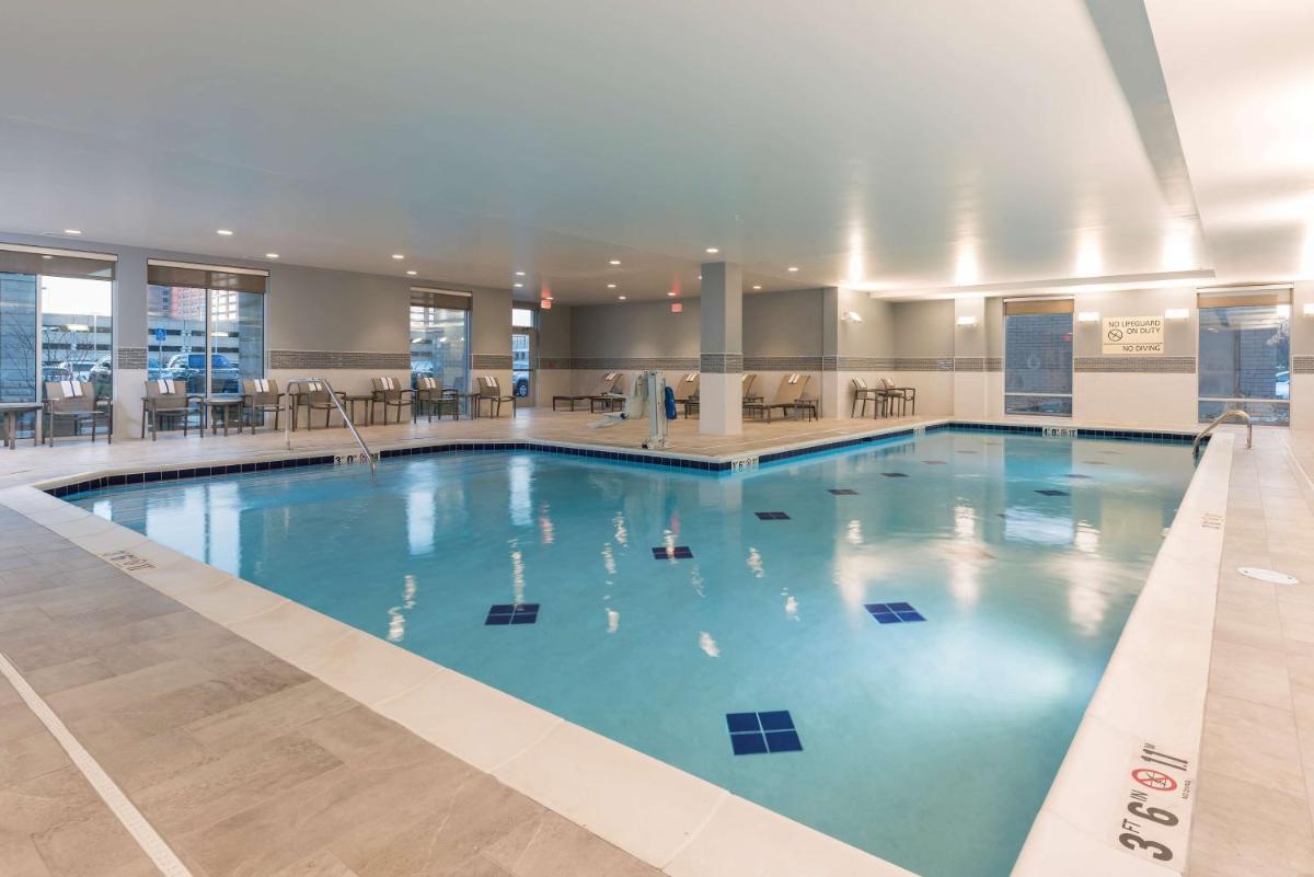 Hampton Inn & Suites Indianapolis-Keystone IN - image 7