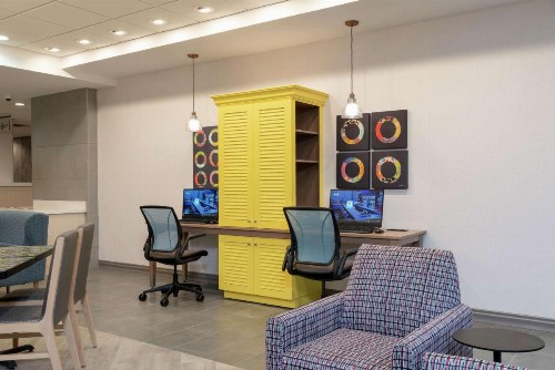 Home2 Suites By Hilton Indianapolis Airport - image 28