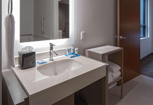 Hyatt House Indianapolis Downtown - image 19