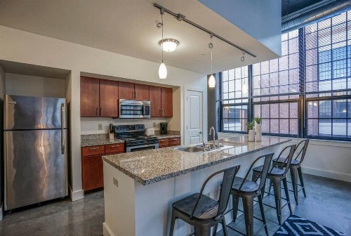 Frontdesk 800 Capitol Apts Downtown Indy - image 5