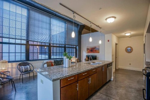 Frontdesk 800 Capitol Apts Downtown Indy - image 6