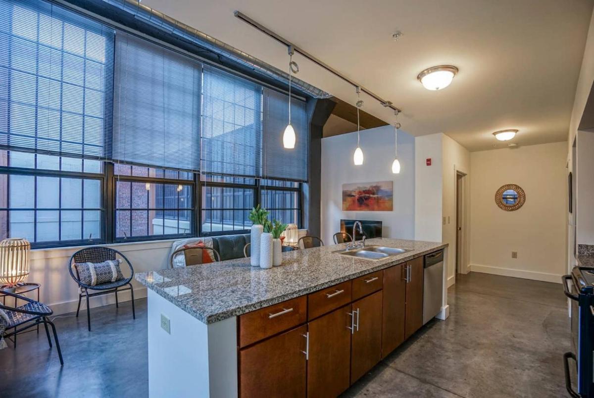 Frontdesk 800 Capitol Apts Downtown Indy - image 6