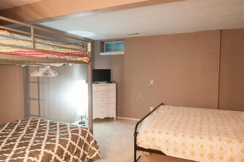 Trendy home in great location - image 11