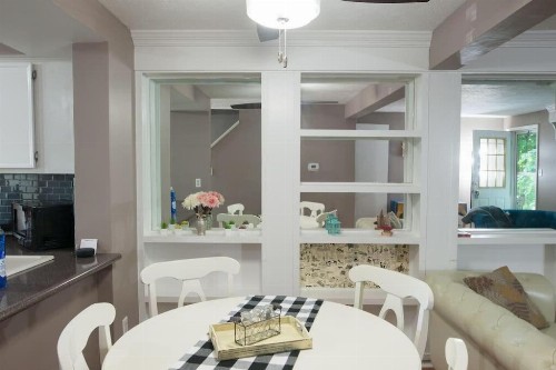 Trendy home in great location - image 2