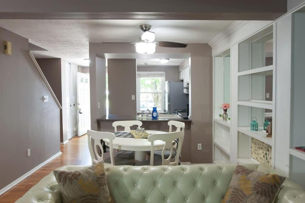 Trendy home in great location - image 3