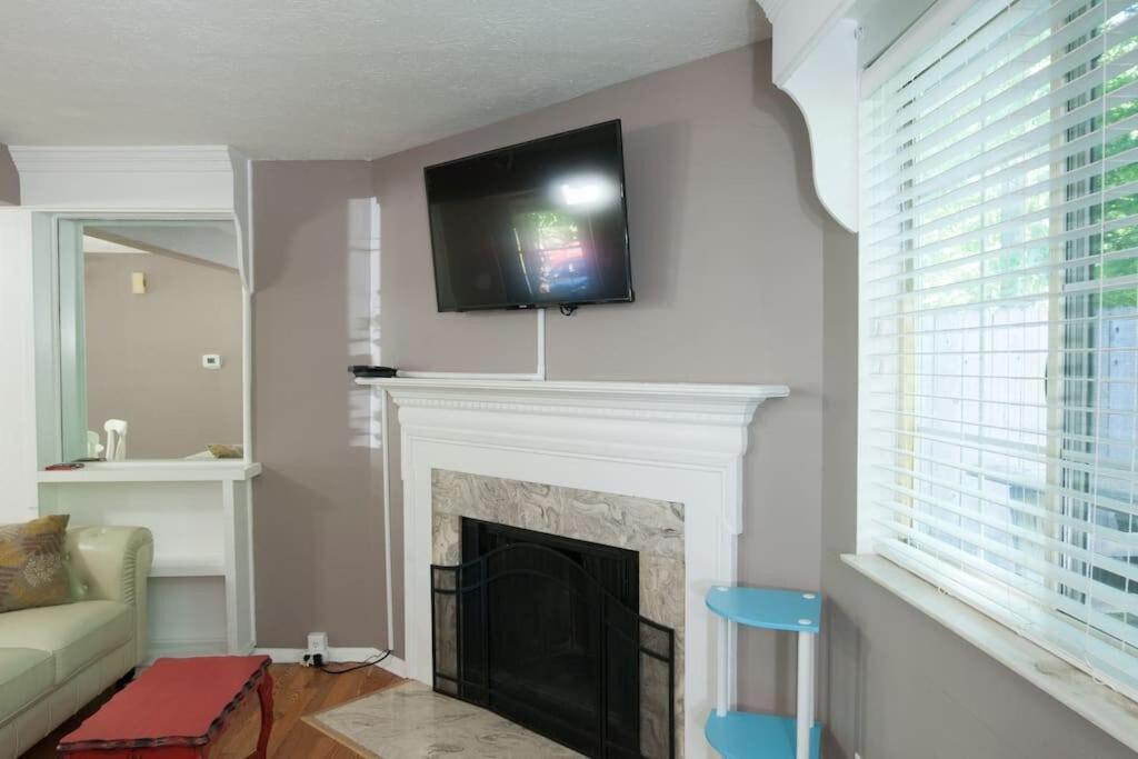 Trendy home in great location - image 4