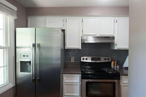 Trendy home in great location - image 5