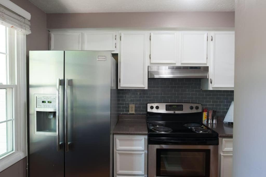 Trendy home in great location - image 5