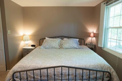 Trendy home in great location - image 6