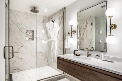 Bottleworks Hotel - image 9