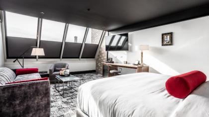 Bottleworks Hotel - image 11