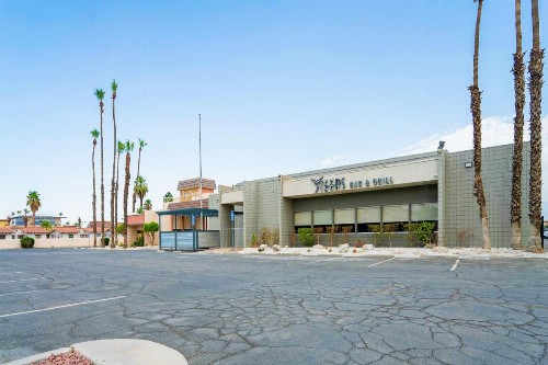 Royal Plaza Inn - image 1