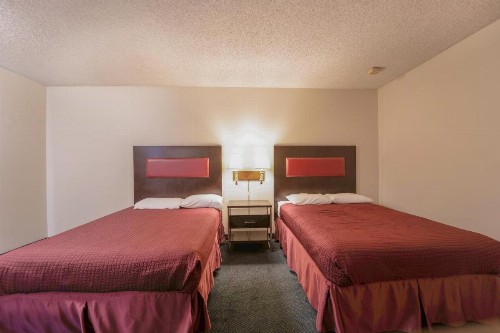 Royal Plaza Inn - image 16