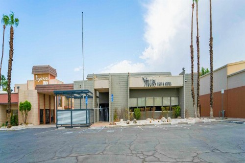 Royal Plaza Inn - image 2