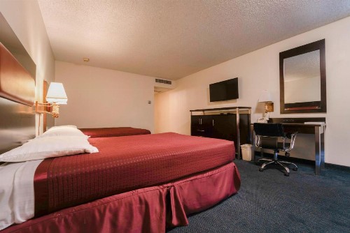 Royal Plaza Inn - image 22