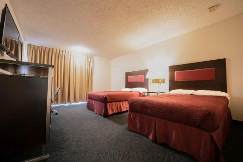 Royal Plaza Inn - image 24