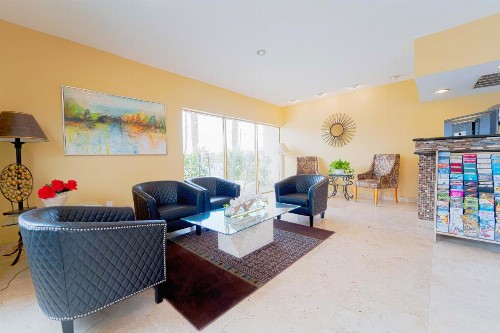 Royal Plaza Inn - image 27