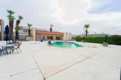 Royal Plaza Inn - image 32