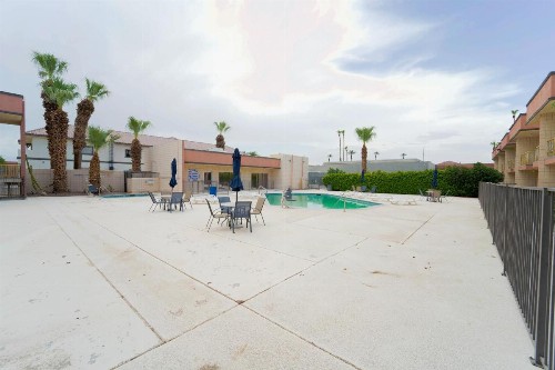 Royal Plaza Inn - image 33