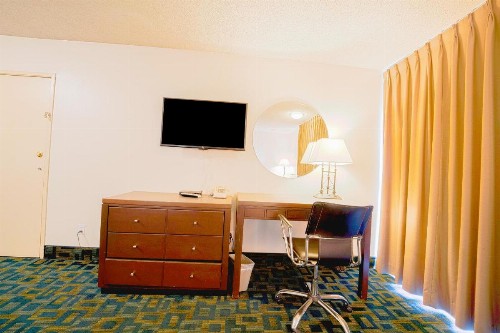 Royal Plaza Inn - image 50