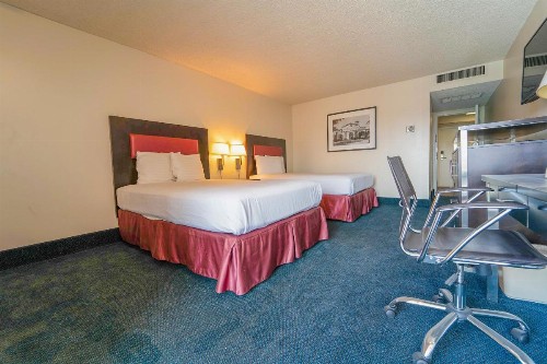 Royal Plaza Inn - image 7